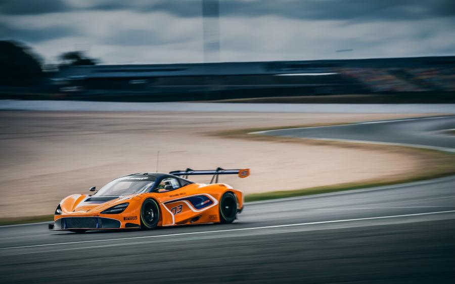  McLaren 720S GT3 2019 года  (фото 3 из 16)